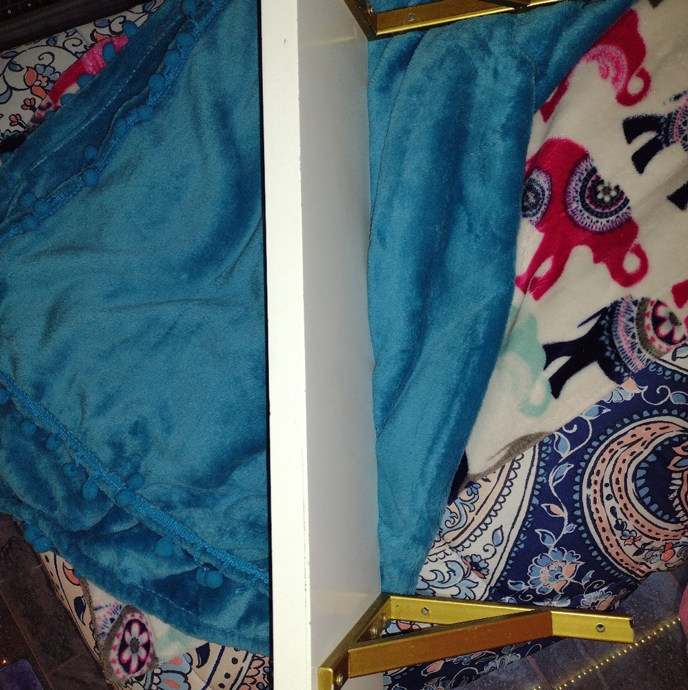 White/Gold Wall Shelf